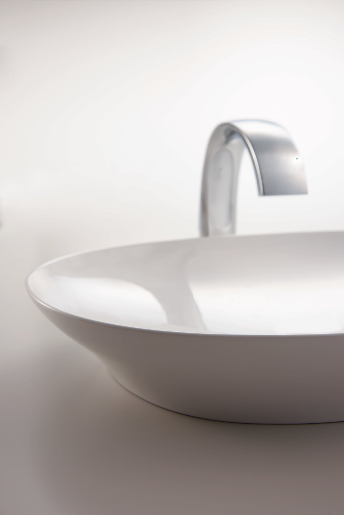 TOTO® Kiwami® Oval 24" Vessel Bathroom Sink, Cotton White