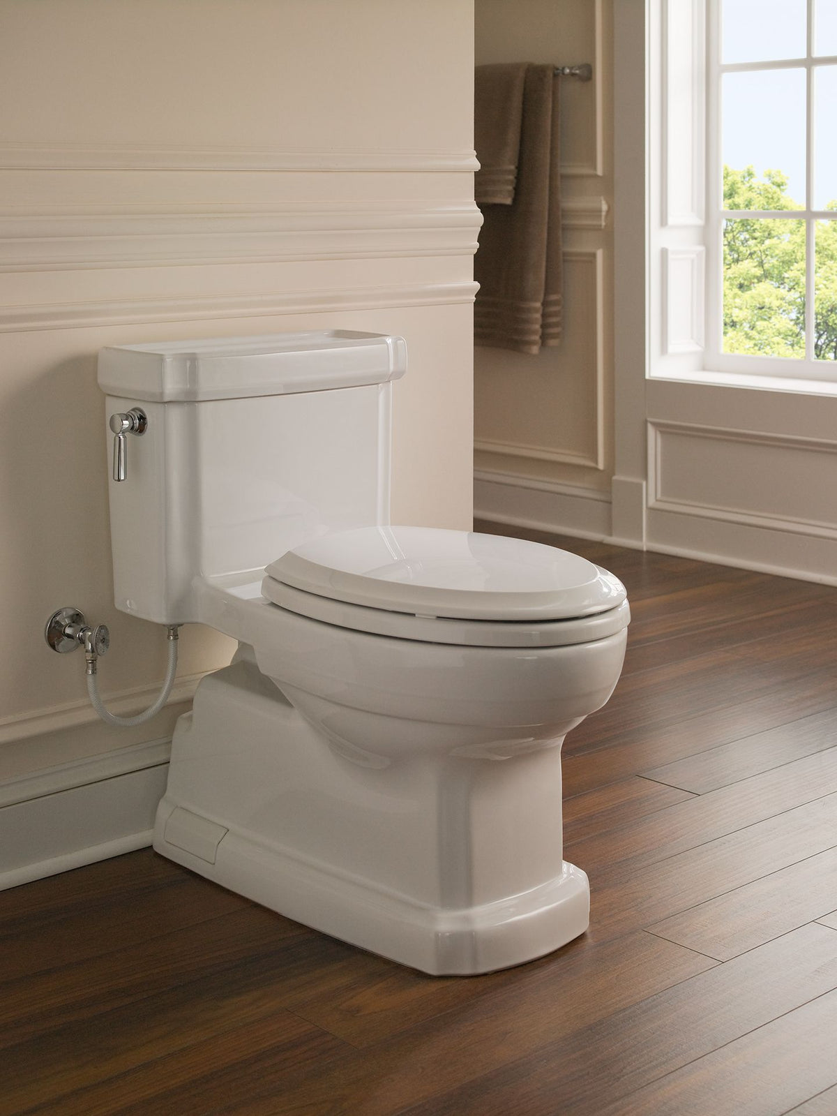 TOTO® Eco Guinevere® Elongated 1.28 gpf Universal Height Skirted Toilet with Softclose® Seat – Elongated – Ebony –