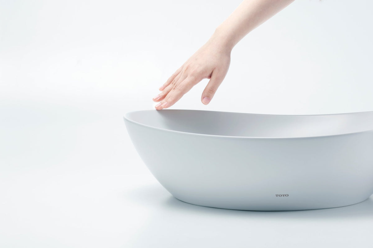 TOTO® Kiwami® Asymmetrical Vessel Bathroom Sink – Cotton White – –
